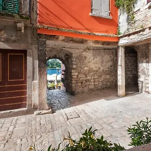 Volta L Apartment